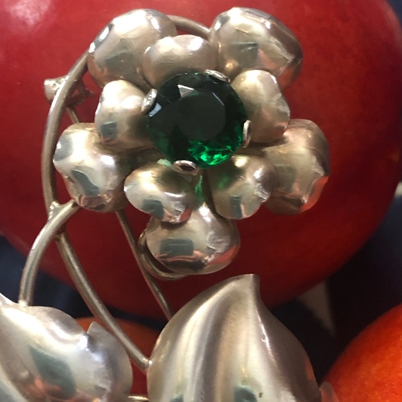 Vintage Sterling Silver Emerald Flower Brooch - Picture 3 of 6